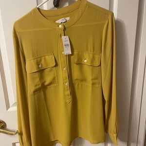 Women blouse with shirttail hem